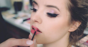 ¿Cuánto cuesta un maquillaje profesional? Precios para 2025