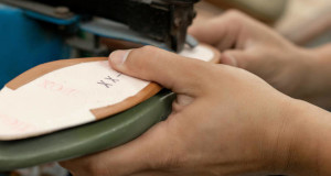 ¿Cuánto cuesta arreglar unos zapatos? Precios en 2025