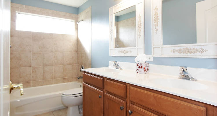 Precio de alicatar un baño