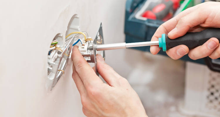 Cómo instalar un interruptor paso a paso