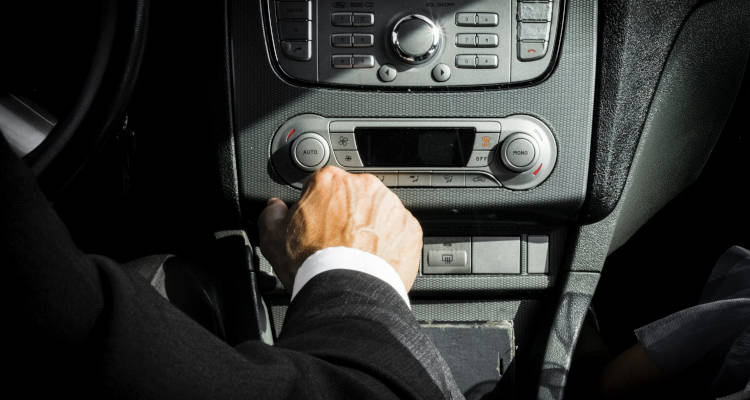 Cuánto cuesta alquilar un coche con conductor