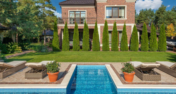 Cuánto cuesta construir un chalet con piscina