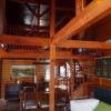 Interior con estantería grandes dimensiones con pladur y carpintería lacada.