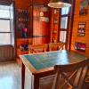 Nevera decorada con mueble abierto a medida