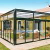 Cerramiento de patio con perfiles de aluminio y acristalamiento con techo móvil